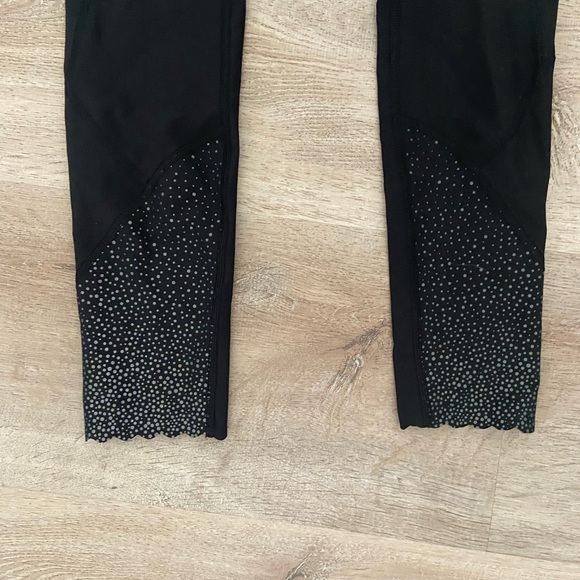Lululemon Scallop Hem Leggings - Picture 3 of 6
